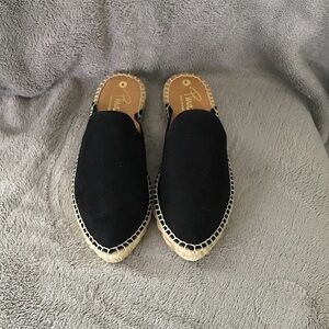 NWOT Pinaz Black Suede Espadrille Mules